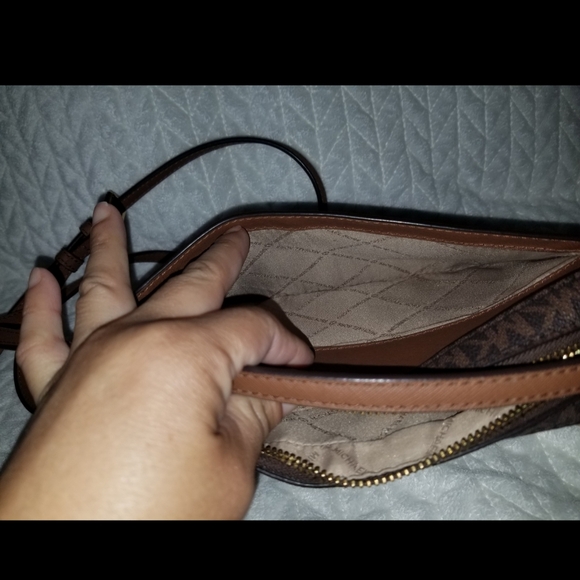 Michael Kors Shoulder Bag & Wallet - Picture 3 of 9